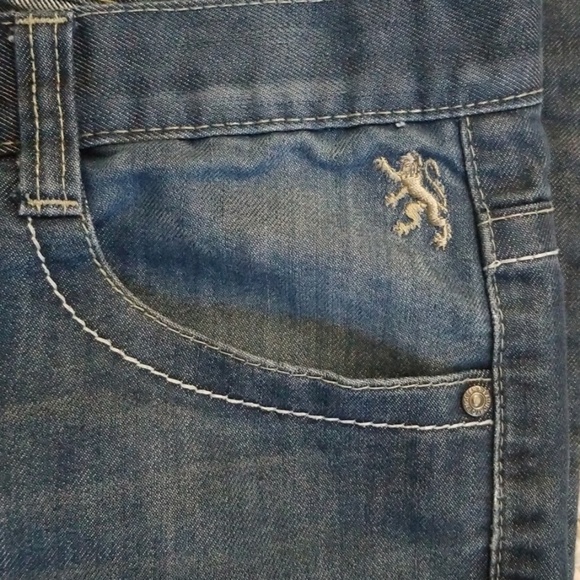 Lions Crest by English Laundry - Picture 5 of 5